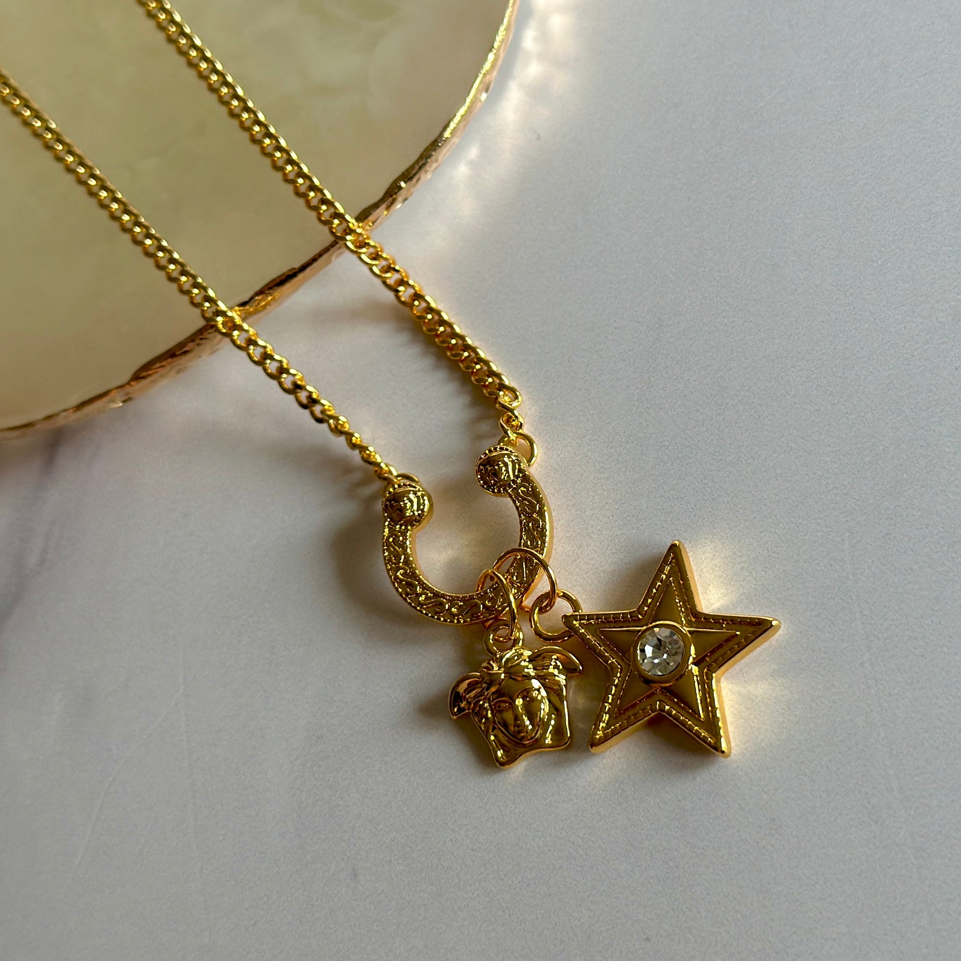 STARRY HORSESHOE