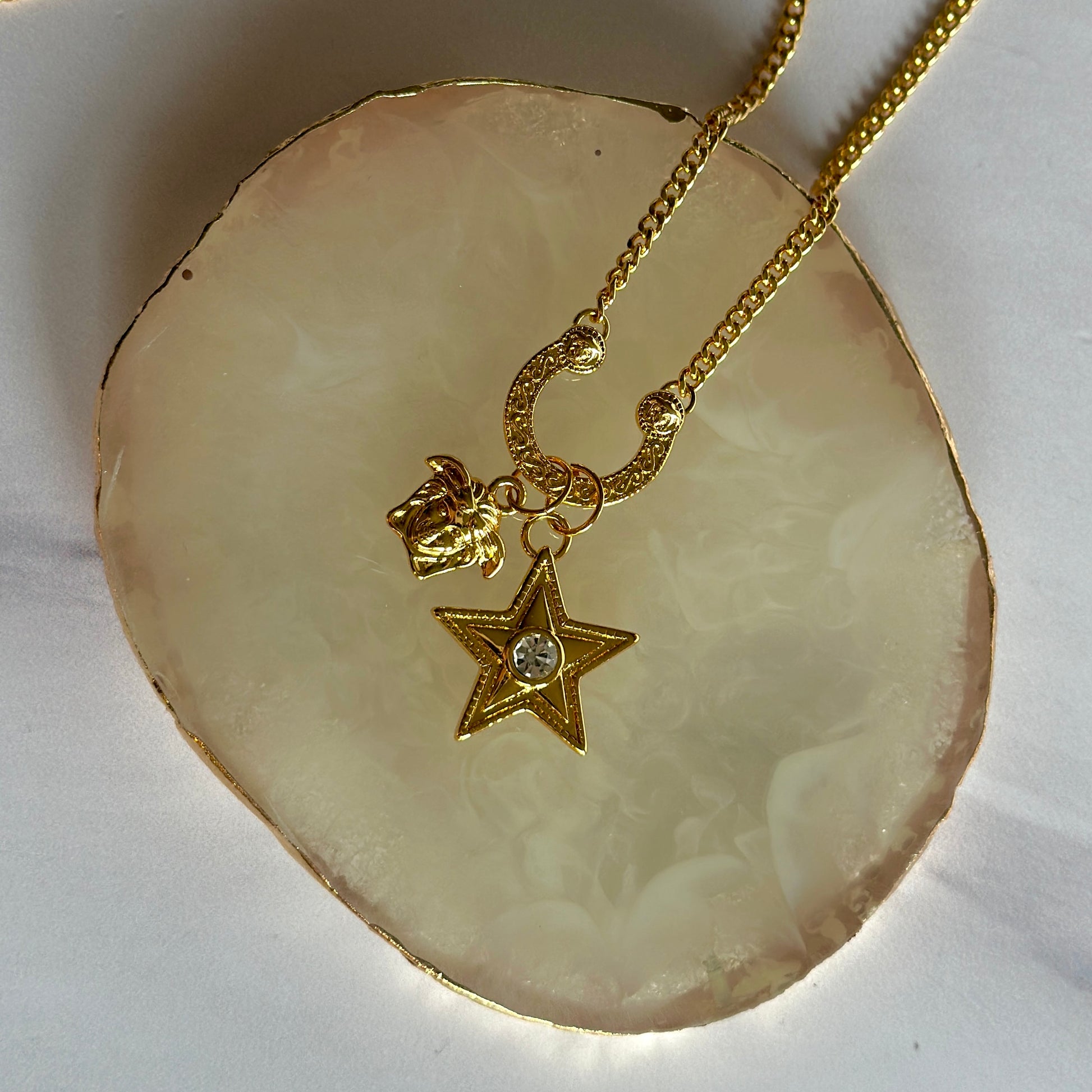 STARRY HORSESHOE